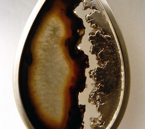 Random-edged Agate