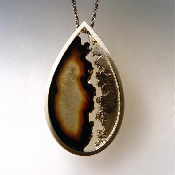 Random-edged Agate