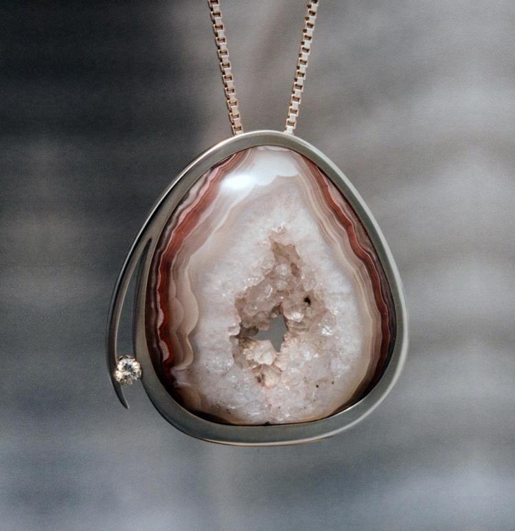 Agate with Diamond