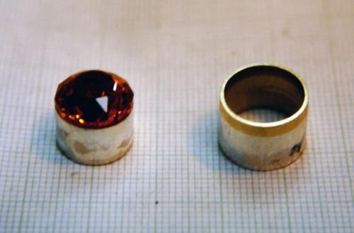 On the left is the cylinder with the citrine seated into it. This slides precisely into a second cylinder (on the right) which is constructed with a yellow gold rim. This yellow gold will be the metal used to bezel-set the citrine.