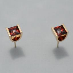 14 k. with Garnets