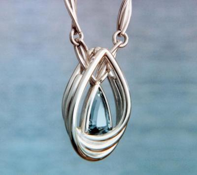 Topaz in Moebius Design