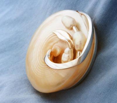 Pearl Peace, Pin / Pendant