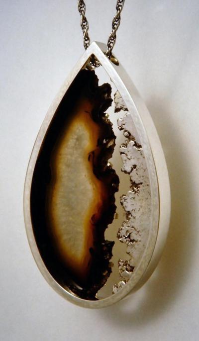 Random-edged Agate